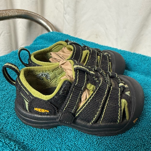 Keen Baby Boys Sz 6 Waterproof Washable Hiking Shoes Unisex Blk/Grn - Picture 2 of 8